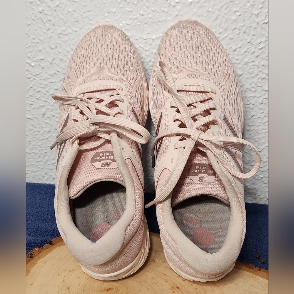 New Balance Women's Pink Running Shoes Size 9 - Picture 3 of 8